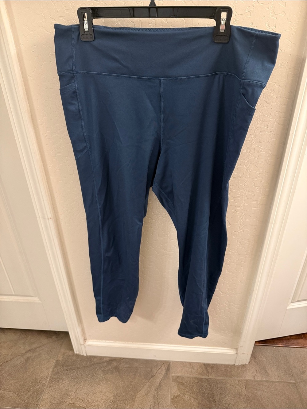 VSX Blue Capri Active Leggings